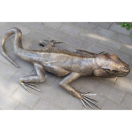 Wrought steel iguana